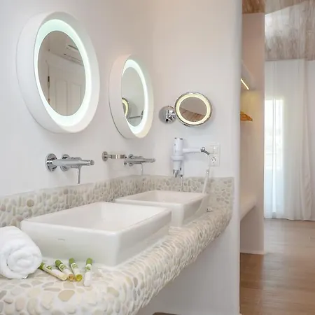 Cyano Guest house